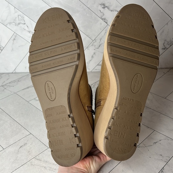 NWT Anne Klein Womens Brown Faux Suede Pamela Studded Wedge Ankle Bootie Size 9M - Picture 9 of 11